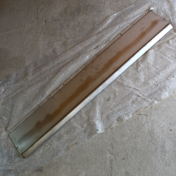 Пластина жатки центральна AH206766, H206598, JD625R/630R  John Deere